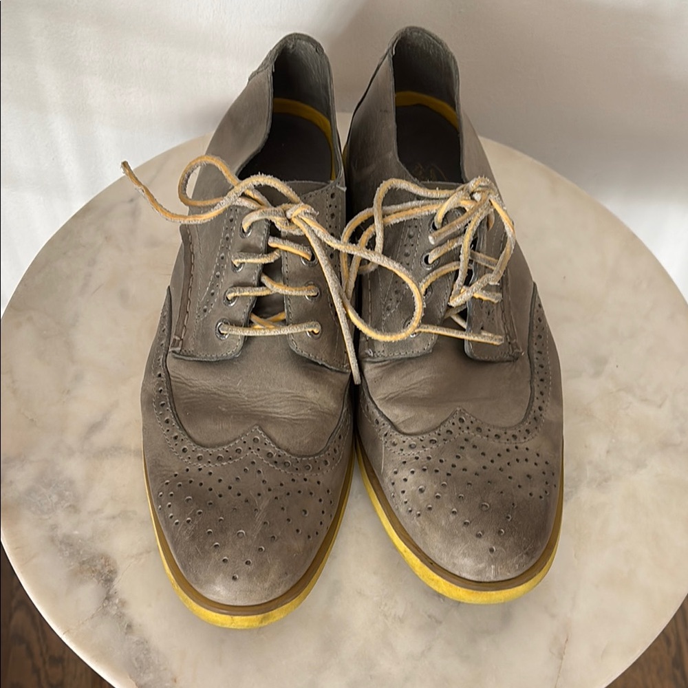 Sperry size 11 men Gray and Yellow Wingtip Oxfords with Brogue Detailing